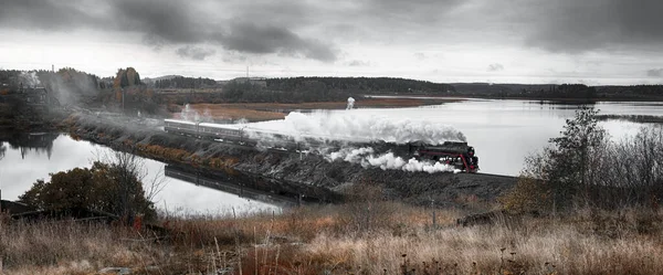 Istoric Vechi Tren Aburi Vagon Plimbari Lungul Digului Lacului — Fotografie, imagine de stoc