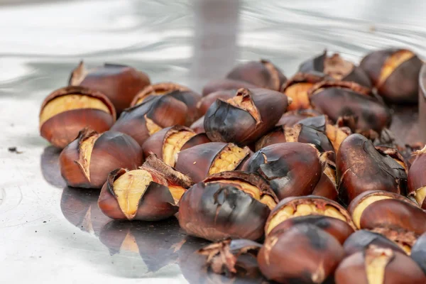 Castagne Arrosto Vendita Strade Nella Stagione Autunnale Invernale Castanea Sativa — Foto Stock