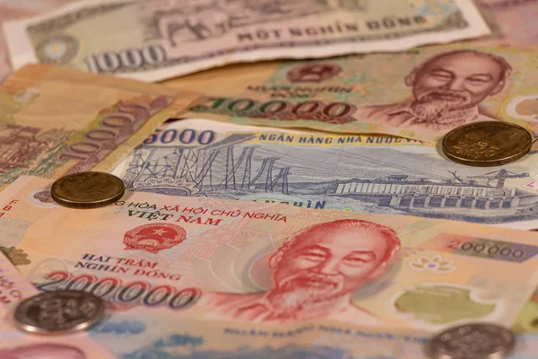 Složení vietnamských dong Vnd bankovek a mincí — Stock fotografie