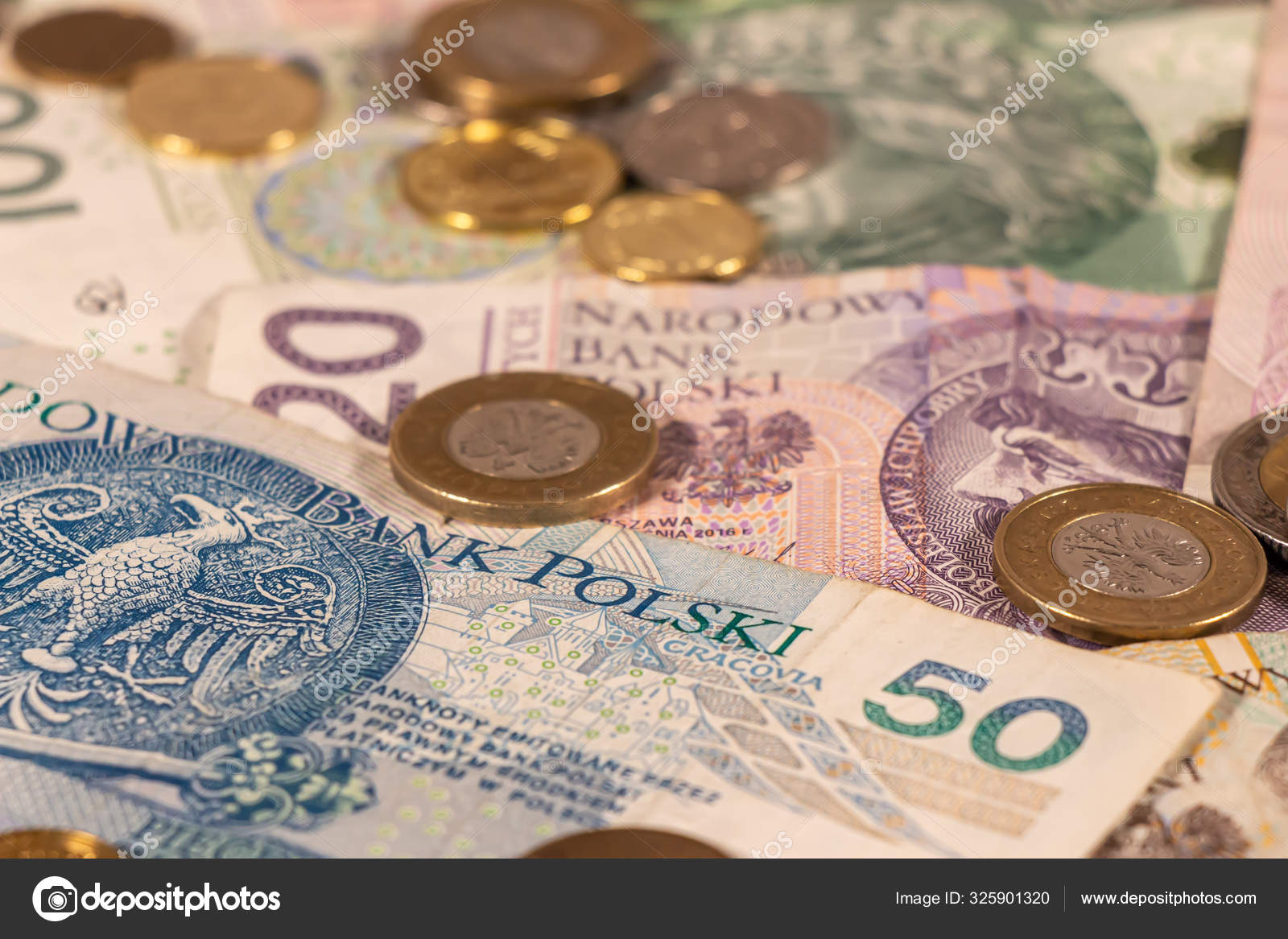 波兰Zloty 。 面额钞票和硬币。 波兰, Pl —— 库存社论照片© todordinchev #325901320