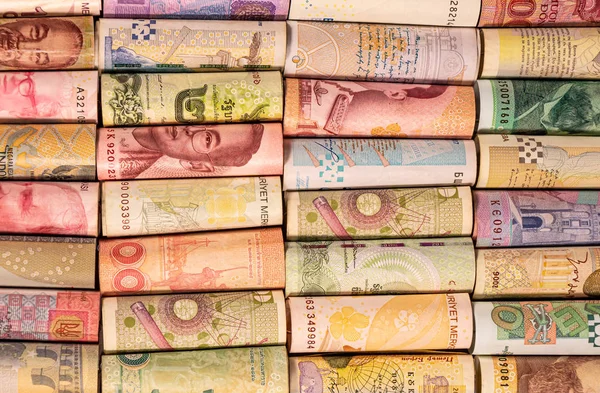 Çeşitli ülkelerden gelen farklı banknotlar. — Stok fotoğraf
