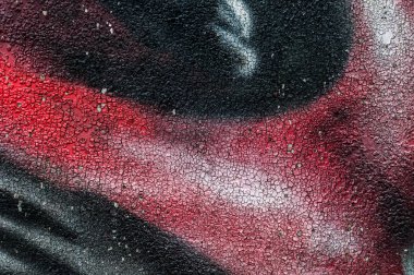 Kırık siyah ve kırmızı duvar boyası