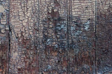 Bir ahşap tahta üzerinde kırık boya