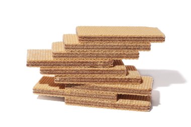 Gofret çikolata beyaz zemin üzerine yığını