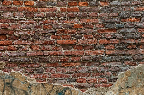 Yok edilen sıva ile eski tuğla duvar. arka plan, doku — Stok fotoğraf