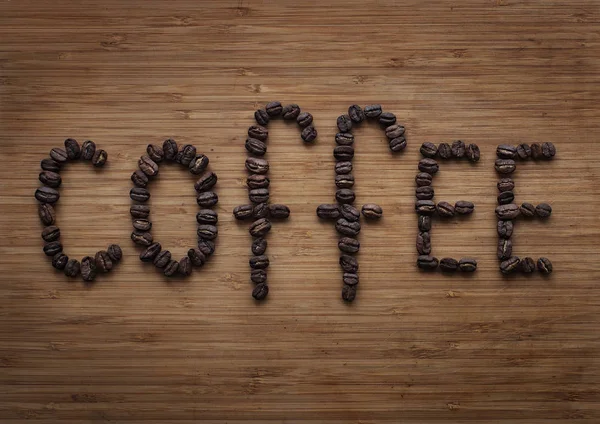 Wort "Kaffee" aus Kaffeebohnen — Stockfoto