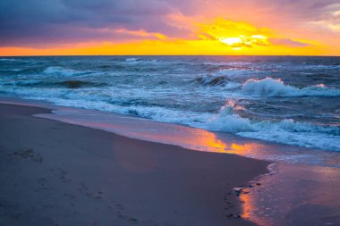 # Güzel gün batımı manzaralı # # Parlak renkli bulutlarla #