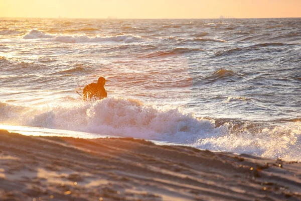 Silhouette Man Diving Suit Net Beach Collecting Amber Water Backdrop — Stock Photo, Image