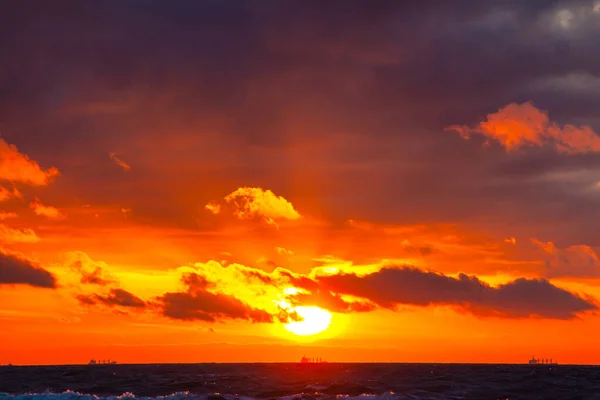 Rich Bright Orange Sun Cloudy Sky Sea Sunset — Stock Photo, Image