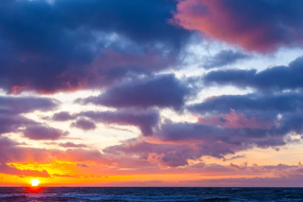 Picturesque Seascape Colorful Clouds Bright Sunshine Sunset — Stock Photo, Image