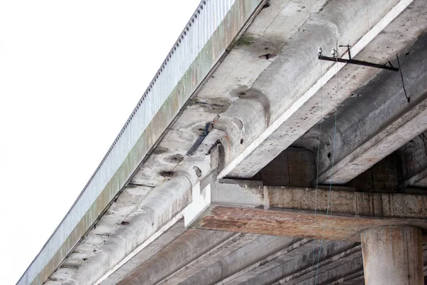 자동차 다리의 콘크리트 구조물 — 스톡 사진