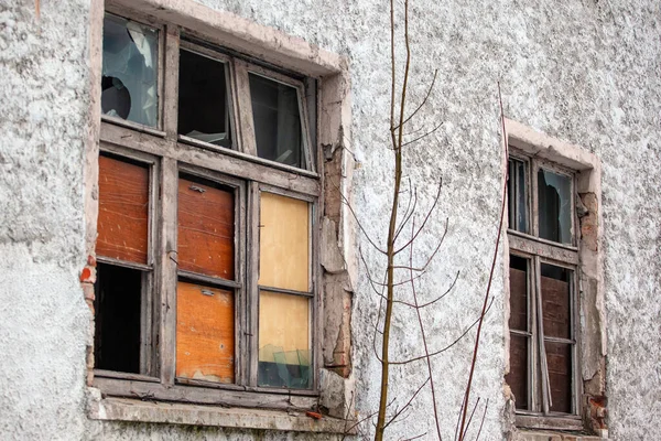 Разбитое Стекло Окне Заброшенного Дома — стоковое фото