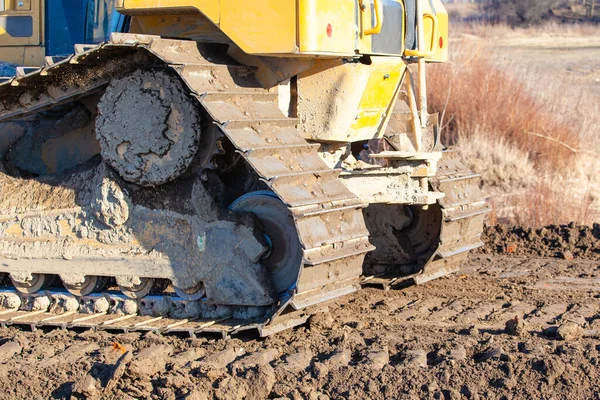 Crawler Bulldozer Kuning Menggaruk Tanah — Stok Foto