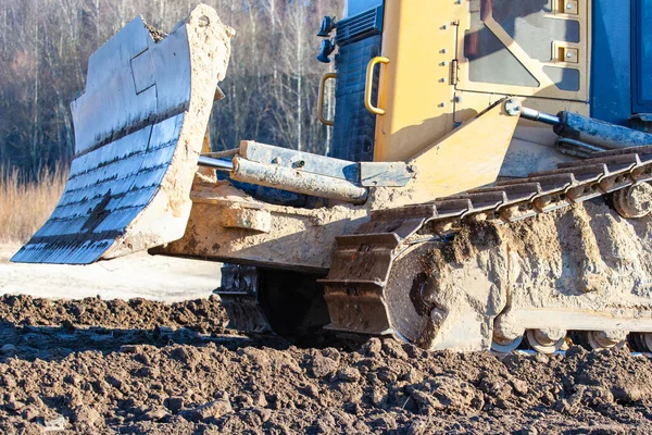 Gele Bulldozer Harkt Grond — Stockfoto