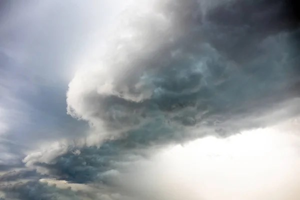 Gran Nube Trueno Brillante Cielo Tormentoso Gris — Foto de Stock