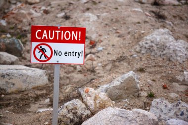 Kapalı alandaki etikette 