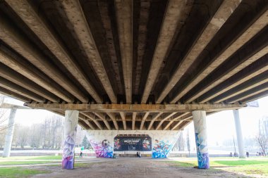 Kaliningrad, Rusya, 7 Nisan 2019: Köprü iskelelerinde sokak graffitisi