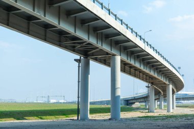 Modern otomobil köprüsünün mimarisi ve geometrisi