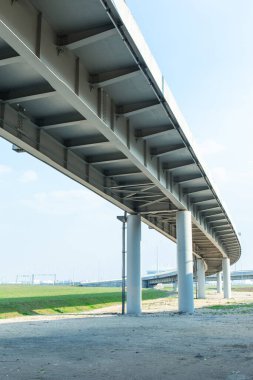 Modern otomobil köprüsünün mimarisi ve geometrisi