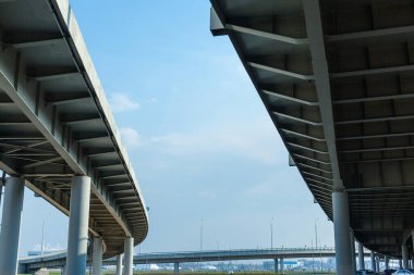 Modern otomobil köprülerinin mimarisi ve geometrisi