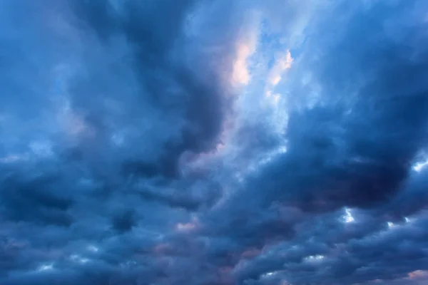 Ciel Nuageux Dramatique Bleu Foncé — Photo