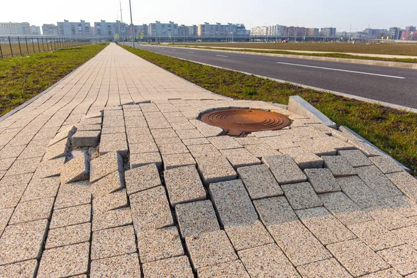 Einsturzgefährdeter Gehweg Wegen Baufehlern — Stockfoto