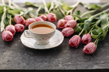 Fincan çay, çiçekler, otlar, Lale, Flatlay