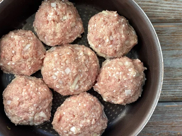 Ricetta passo passo per polpette con carote, panna, salsa di soia. Cucinare nella foto . — Foto Stock