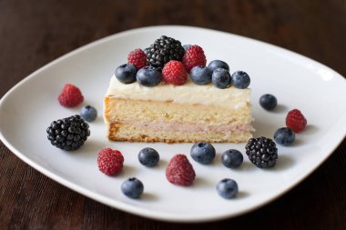 taze çilek ile pasta