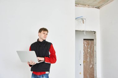 Nesne üstünde laptop ile Oluşturucu