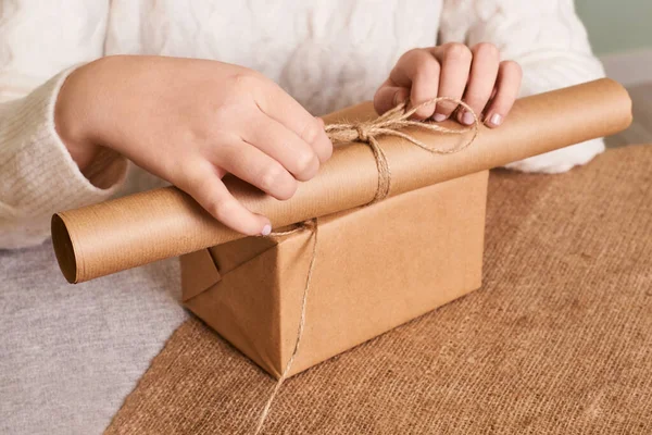 Woman packaging box. Kraft wrapping paper and natural twine. Recycling material. Happy holiday present, surprise. Gifts for boxing day. Delivery service, shipping. Handwork art craft. Celebration. Foc — Stock Photo, Image