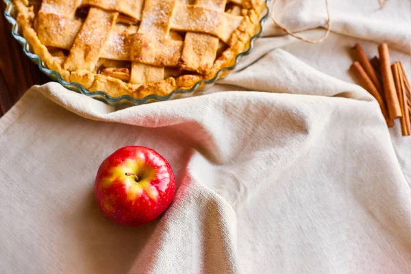 Layout Oder Stillleben Mit Hausgemachtem Apfelkuchen Form Zum Kochen Auf — Stockfoto