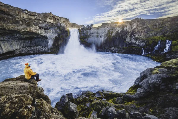 Nouveau départ d'une nouvelle journée à Aldeyjarfoss — Photo