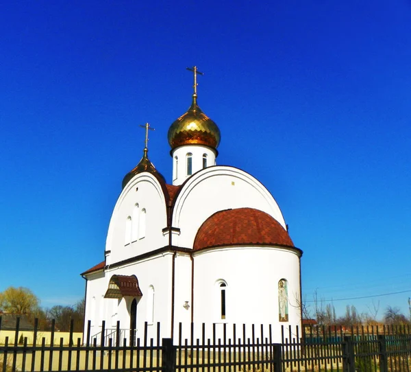 Beautiful white Christian temple in the south of Russia — Stock Photo, Image