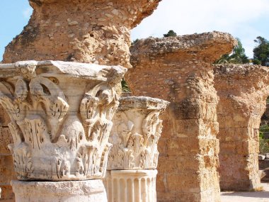 Carthage taş Korint sütun başlıkları