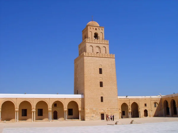Sahn avlu ve Minare Kayravan Camii