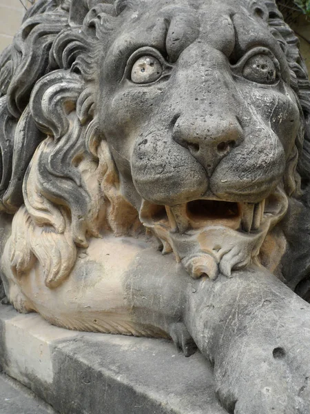 Aslan heykeli Grand Masters Palace Valletta Malta