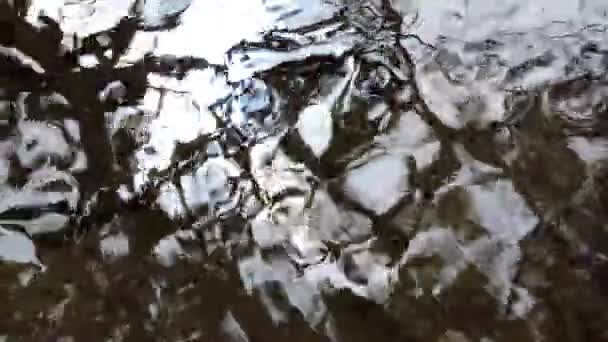 Mountain creek, stream, waterval, rivier - druppel water, de water-patronen — Stockvideo