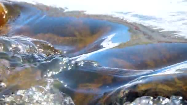 Водоспад гірський струмок річковий водоспад, що тече струм води — стокове відео