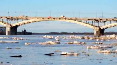 Su, Bahar, buz drift Nehri'nde buz parçaları yüzen buz kütlesi buz yüzer