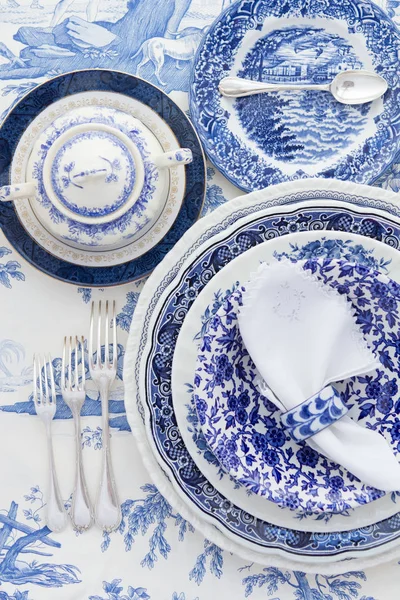 Blue and white porcelain dishes pattern
