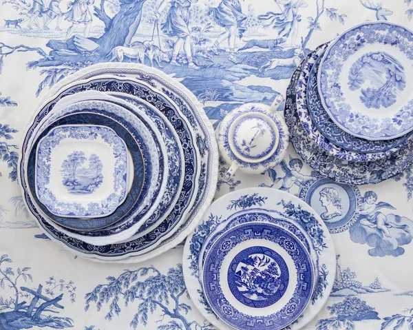 Blue and white porcelain dishes pattern