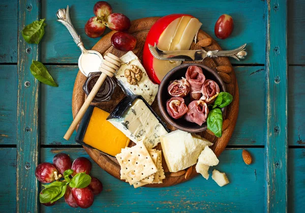 Best cheese platter. — Stock Photo, Image