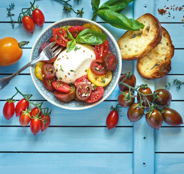 Ensalada de tomates frescos. —  Fotos de Stock