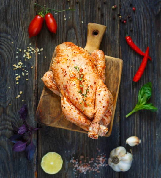 Whole raw chicken. — Stock Photo, Image