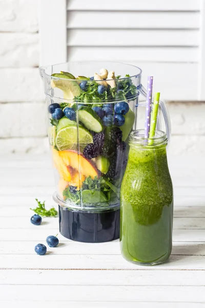 Fresh heathly smoothie. — Stock Photo, Image