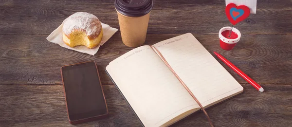 Kaffee und Donut für die Kaffeepause — Stockfoto