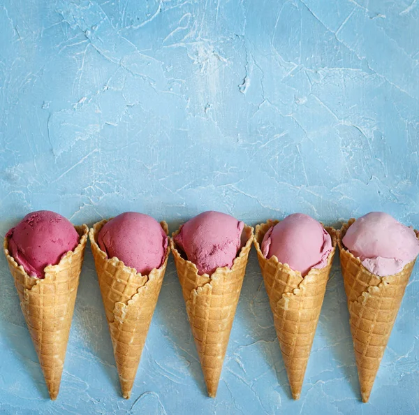 신선 한 딸기 아이스크림. 로열티 프리 스톡 사진