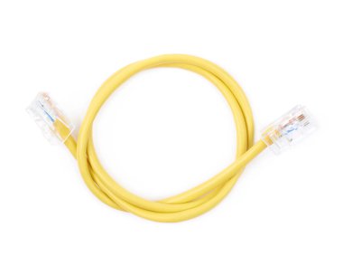 İzole sarı ethernet kablosu katlanmış