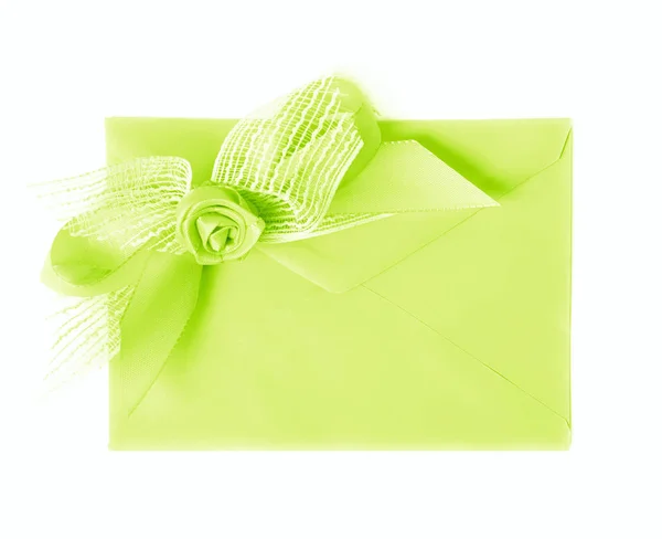 Enveloppe en papier décorée avec l'arc — Photo